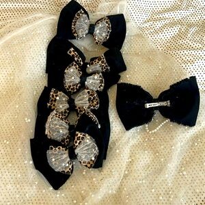 Minye’s Beautiful Leopard Bows